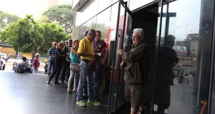 En Venezuela los discapacitados y pensionados rozan la miseria