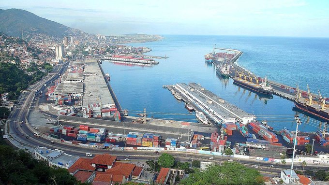 Cortesía China impone tarifa aduanera de $30 por barril a la importación de hidrocarburos