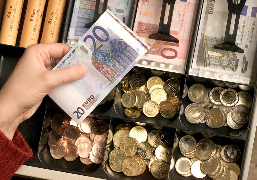 Foto: AP El Banco Central Europeo rediseñará los billetes de euro