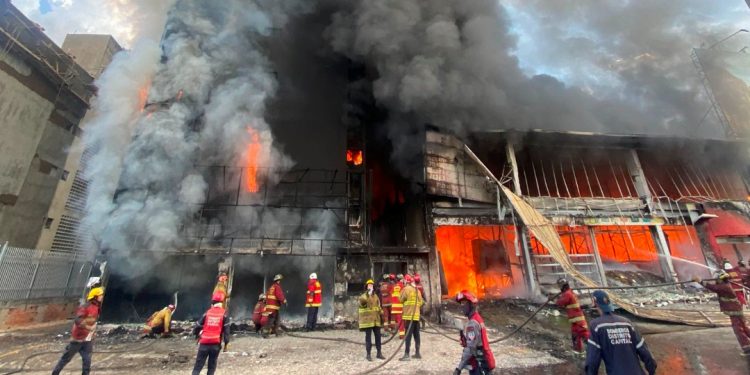 Incendio CineCitta Bello Monte. Foto @JonathanQuantip