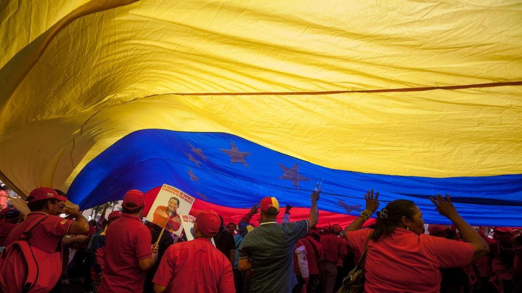 Trabajadores de Pdvsa participan en una marcha hacia el Palacio de Miraflores en 2016 / Miguel Gutierrez / Efe pdvsa