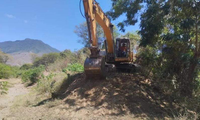 MPPOP ejecuta trabajos de canalización del Río Salado en Antolin del Campo