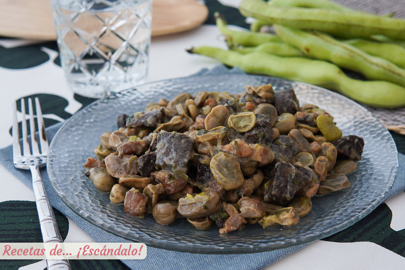 Habas o faves a la catalana con butifarra. Receta tradicional
