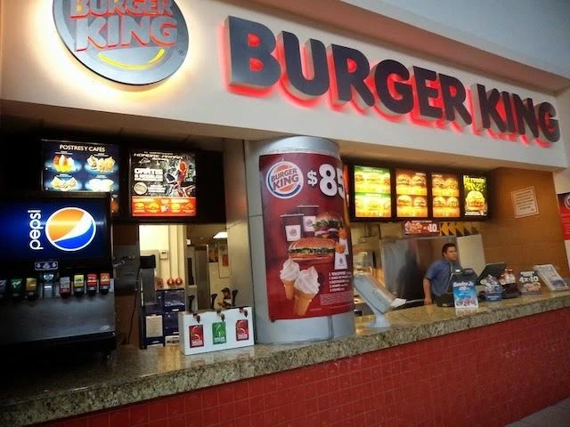 Venezolano desató su furia en un Burger King de Bolivia y todo terminó de la peor forma (VIDEO)