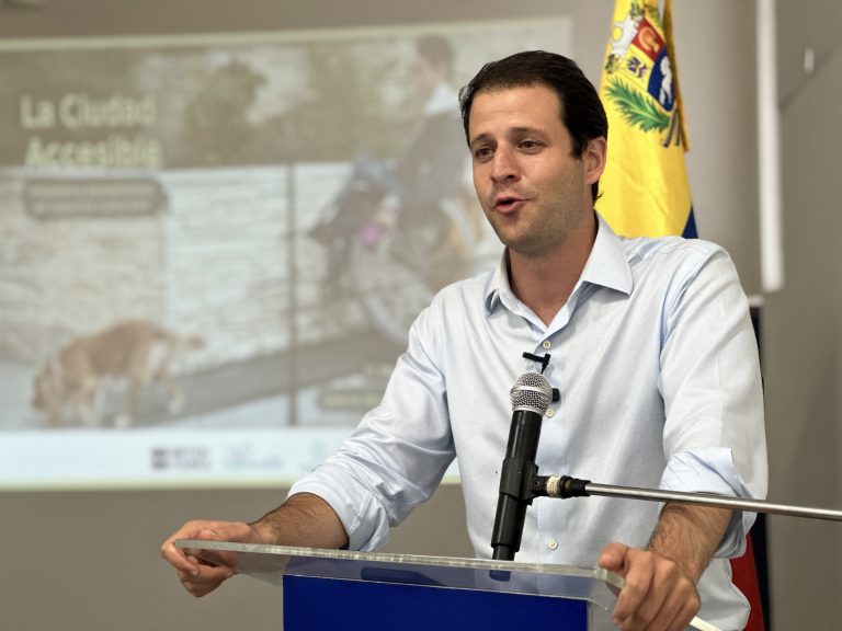 Elías Sayegh denunciado por estafa inmobiliaria