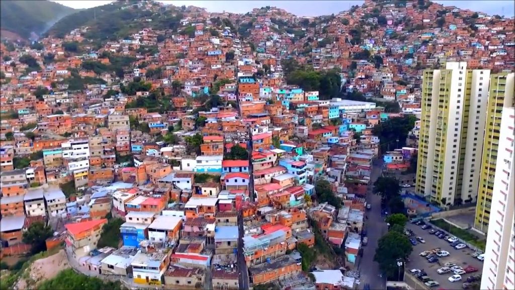 Funcionarios se enfrentaron con miembros de la banda del Loco Leo en El Valle