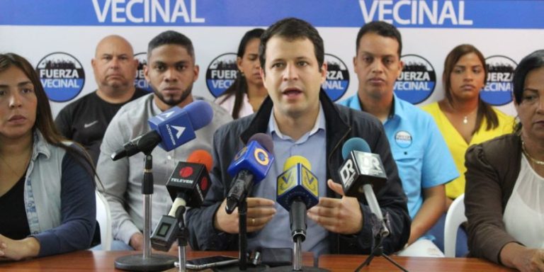 Renuncias masivas en Fuerza Vecinal: ocho alcaldes, 21 concejales, una legisladora y más de 25 voceros regionales abandonan el partido