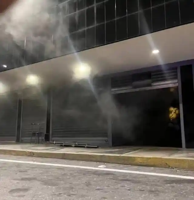 Incendio de magnitud se registró en centro comercial del centro de Barquisimeto