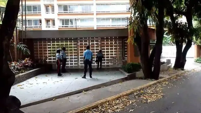 Revelan la causa de muerte de la familia encontrada en un apartamento en Los Chorros