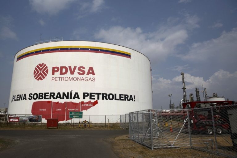 Reuters: Pdvsa ofrece carga de crudo a través de un intermediario