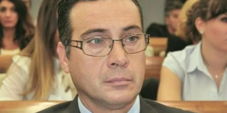 Condenan a 30 años de cárcel a ex oficial italiano por espionaje para Rusia