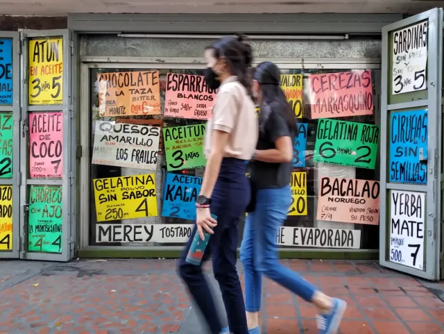 ¿Qué efectos tendrán los ajustes en los bonos anunciados por Maduro en la economía venezolana?