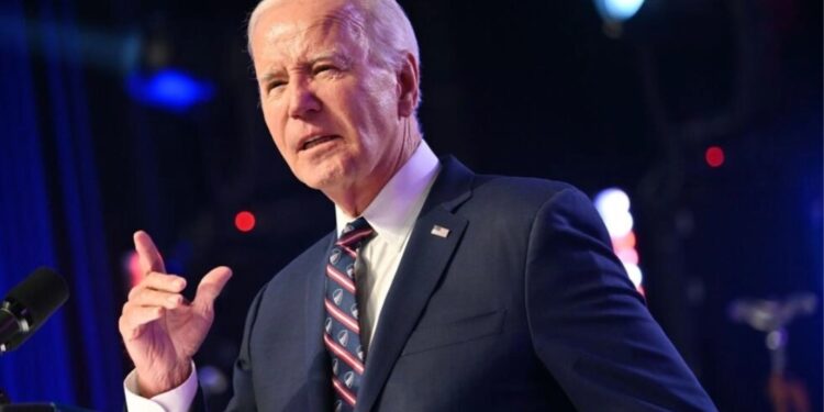 Biden solicitó al Congreso la aprobación de una reforma migratoria para cerrar la frontera con México cuando esté “colapsada”