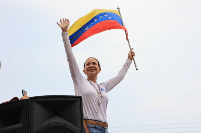 “Quien va a sustituir a Maduro soy yo, ese es el sustituto”, afirmó María Corina Machado desde Barinas