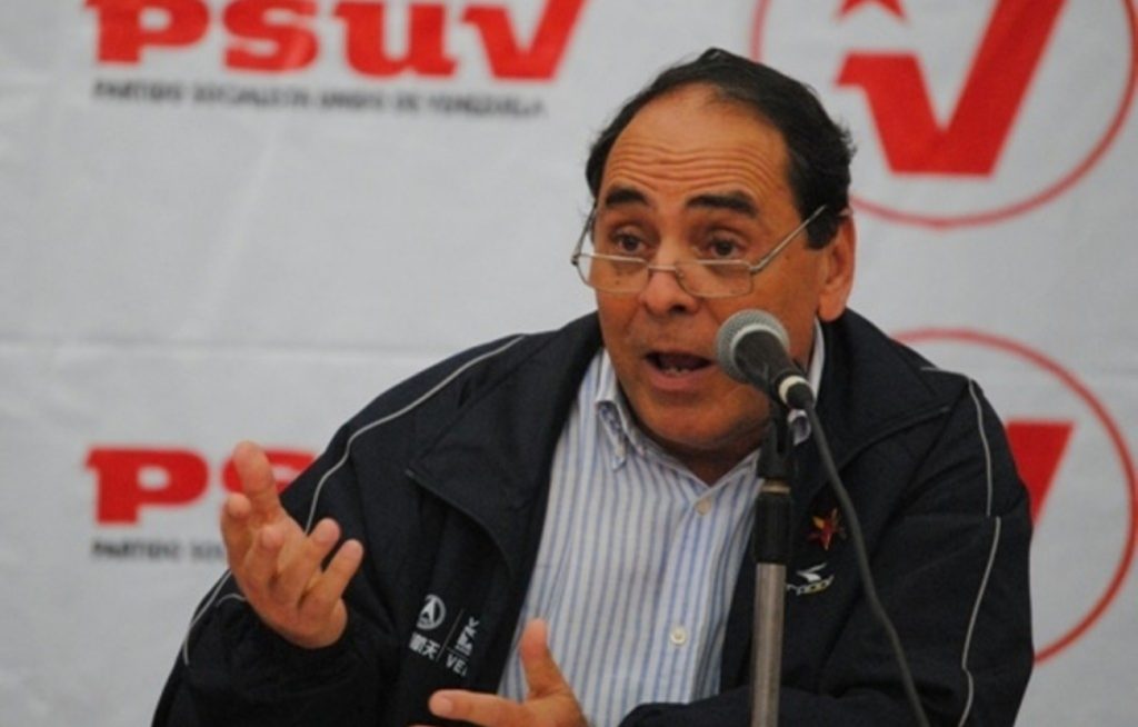 “LA REPÚBLICA SE ESTÁ DISOLVIENDO” exministro chavista Héctor Navarro llama a votar por Edmundo González