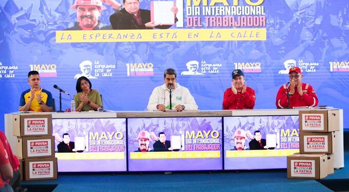 Maduro felicitó al superintendente José David Cabello y a trabajadores del SENIAT por récord en recaudación