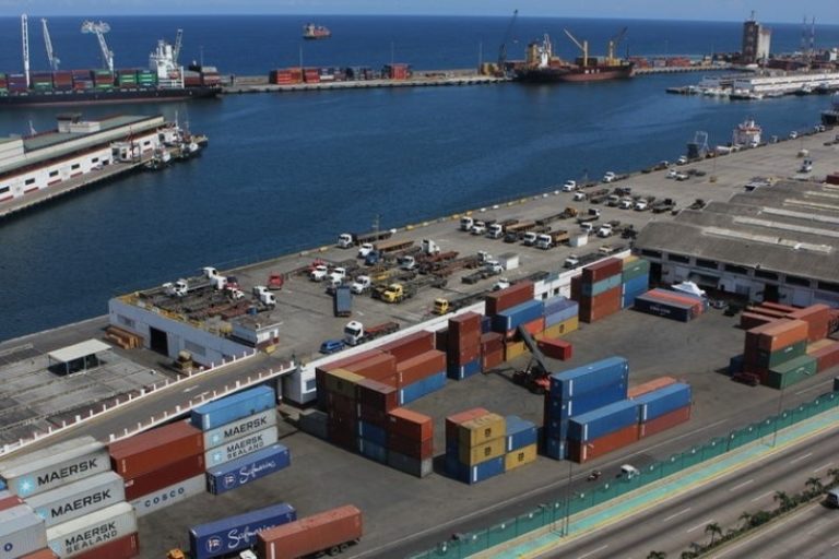 Alertan sobre retraso de hasta cuatro meses en importaciones para festividades de fin de año