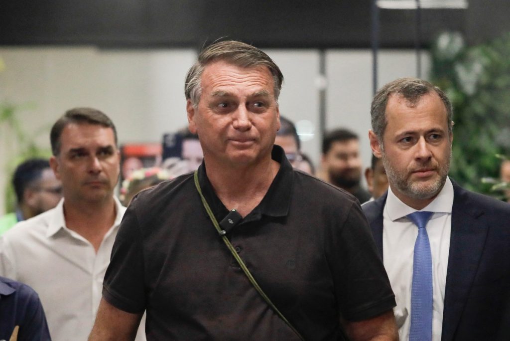 Jair Bolsonaro Aspira a un Regreso Político con la Ayuda de Donald Trump