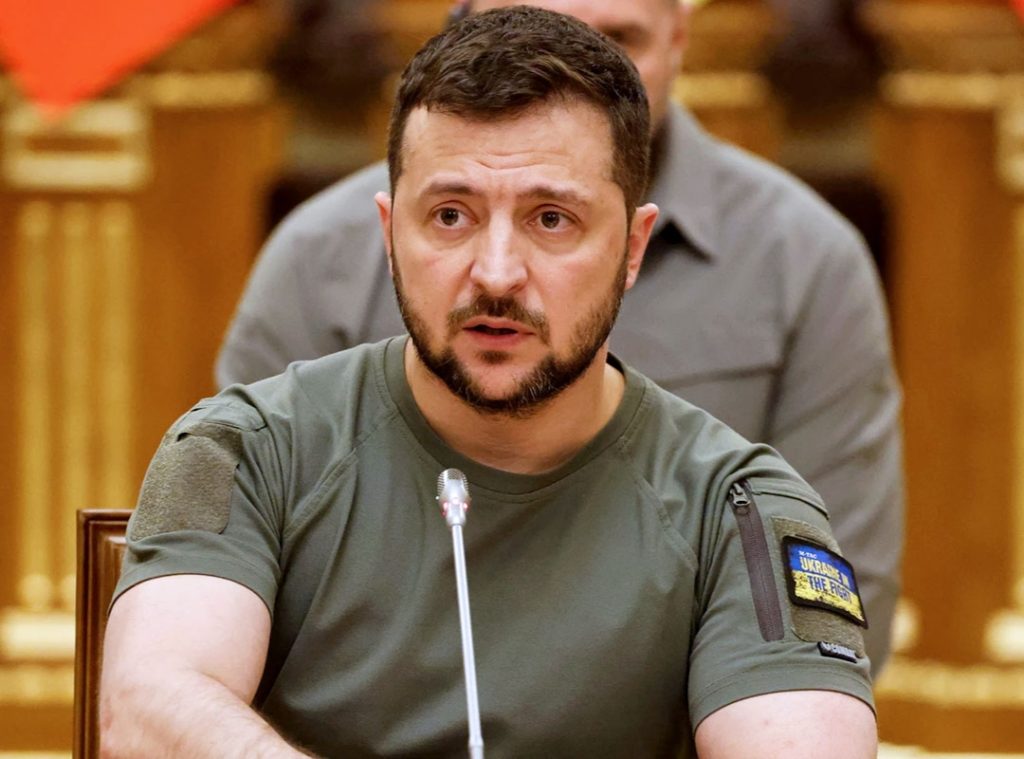 Zelenski Sugiere un Acuerdo de Alto el Fuego bajo el Paragua de la OTAN