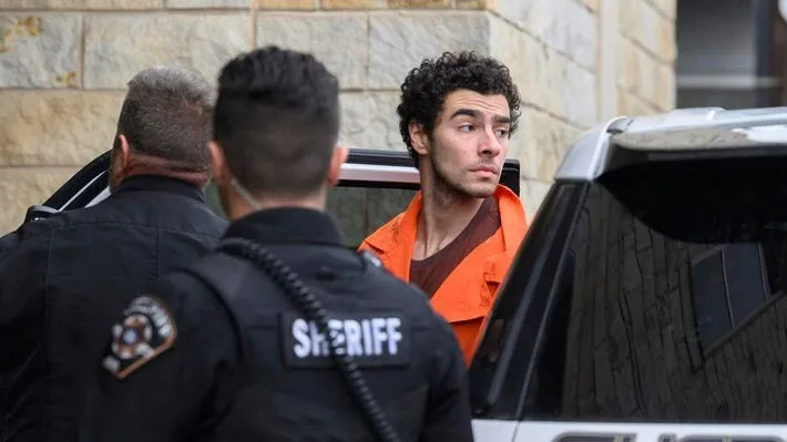 El asesino de Brian Thompson, CEO de UnitedHealthCare, llevaba un cuaderno con planes para el tiroteo