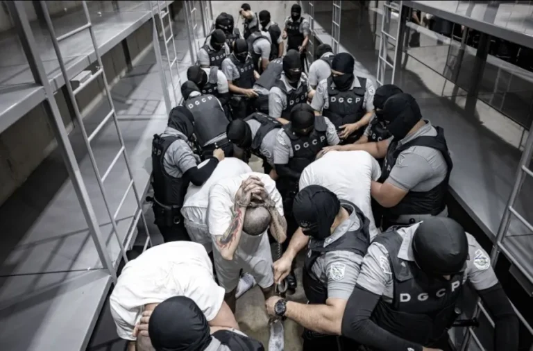 Jueza de EEUU impide la deportación de un centenar de venezolanos a El Salvador