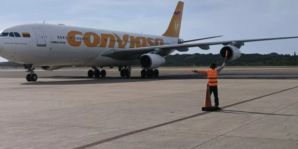 Aterriza en Venezuela otro avión con 152 migrantes provenientes de Honduras