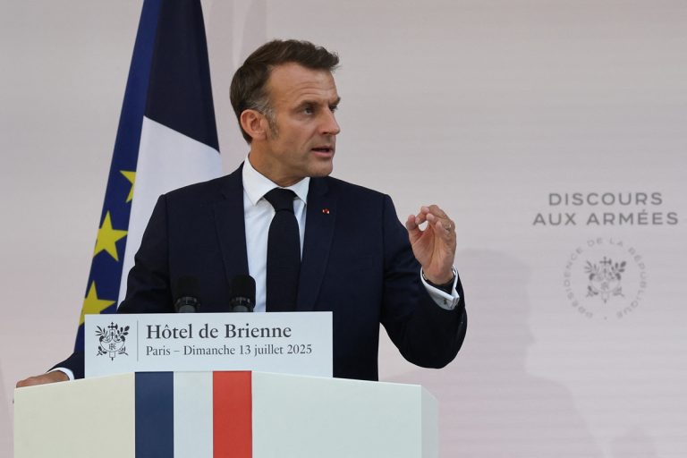 Macron adelantó a 2027 su objetivo de mayor gasto militar en Francia