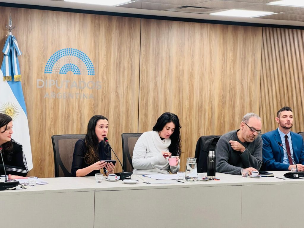 Piden mayor presión internacional para acelerar la transición en Venezuela