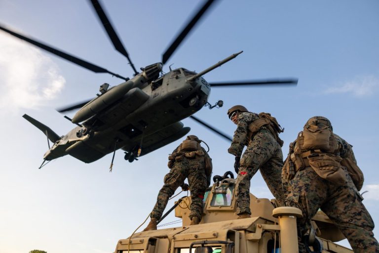 Comando Sur ensayó sobre la cubierta del USS San Antonio una eventual ofensiva terrestre