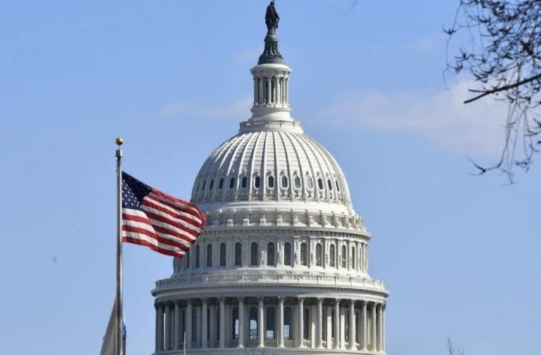 Senado prolonga cierre del gobierno federal estadounidense