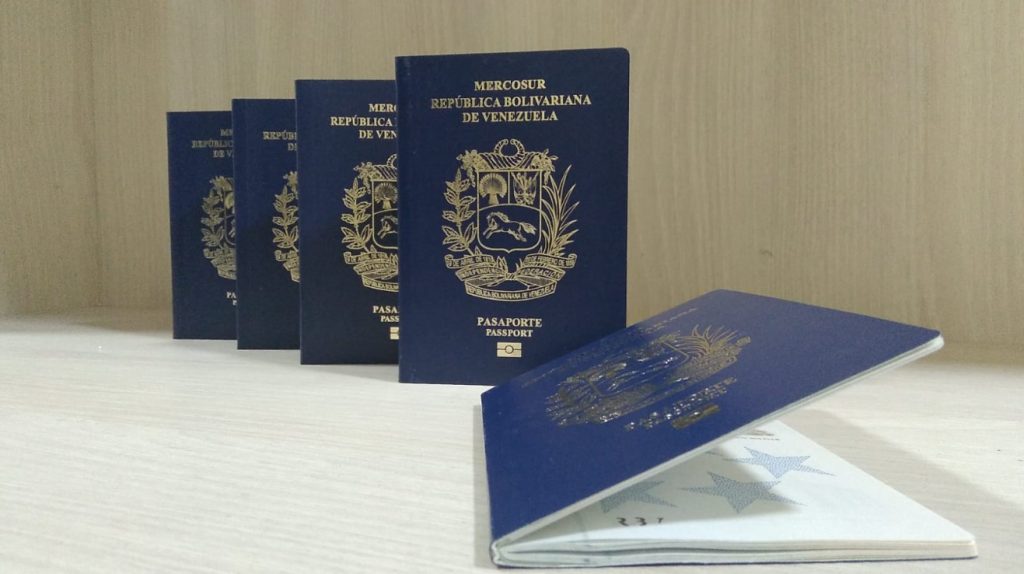 Maduro ya empezó a anular los pasaportes de sus principales opositores políticos