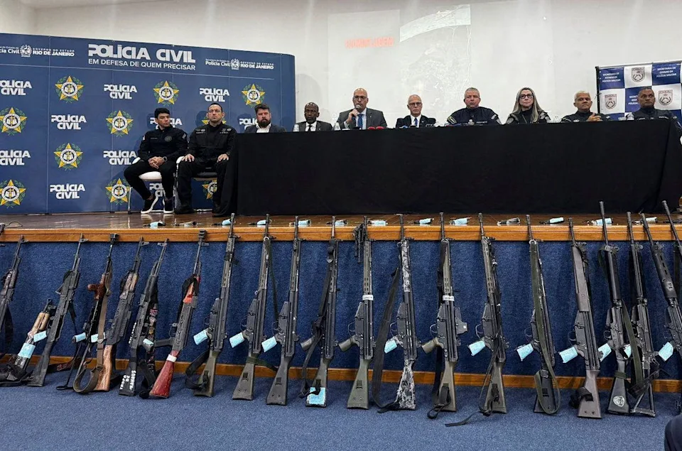 Hallan armas de la FANB en poder del Comando Vermelho durante operativo en Río de Janeiro: lo que se sabe