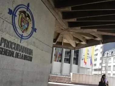 Suspenden en Colombia a jefe de inteligencia tras investigación por presunto nexo con disidencias de las Farc