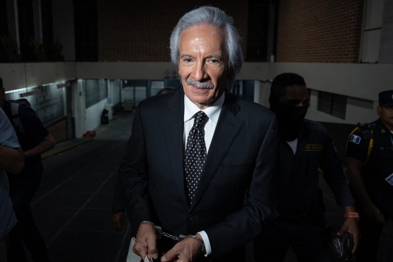 El periodista José Rubén Zamora sale de prisión tras recibir arresto domiciliario en Guatemala