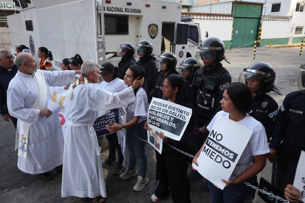 Televen también rompe barrera de la censura tras cubrir reclamos en Zona 7 por incumplimiento de excarcelaciones (VIDEO)