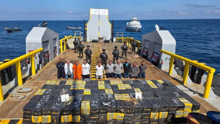 El Salvador reportó confiscación récord de droga durante una operación en altamar