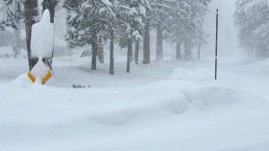 Avalancha se abalanzó sobre un grupo de esquiadores en California y nueve están desaparecidos