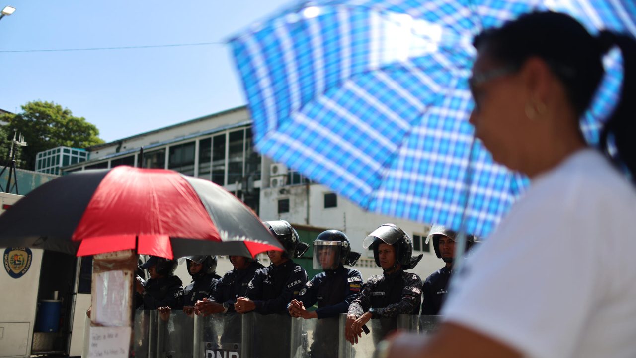 Esposa del preso político Ángel Ugueto denunció que es el único sin derecho a visitas en Zona 7 (Video)