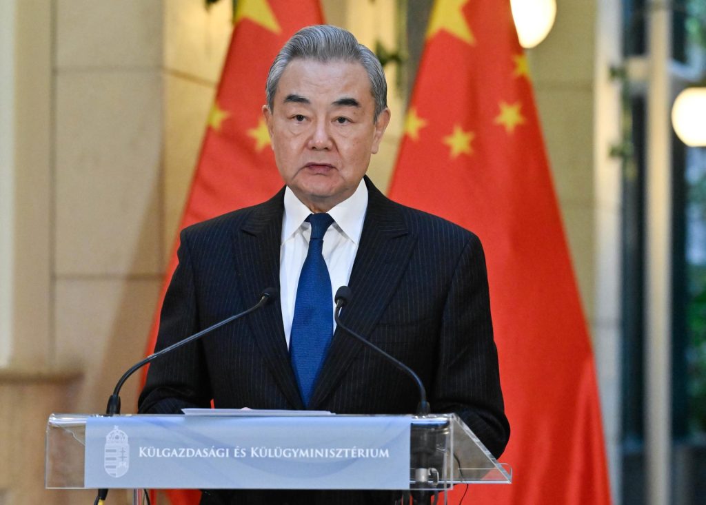 Canciller chino dijo que EEUU no debe cruzar «la línea roja» en Venezuela