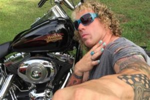 Identificaron al tirador que mató a su familia en pista de hockey de Rhode Island