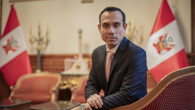 Presidente interino de Perú fue invitado a la cumbre de Trump en Miami con líderes de Latinoamérica