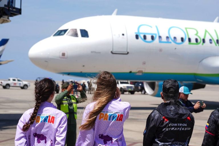 Nuevo vuelo con venezolanos deportados llegó al país procedente de Miami