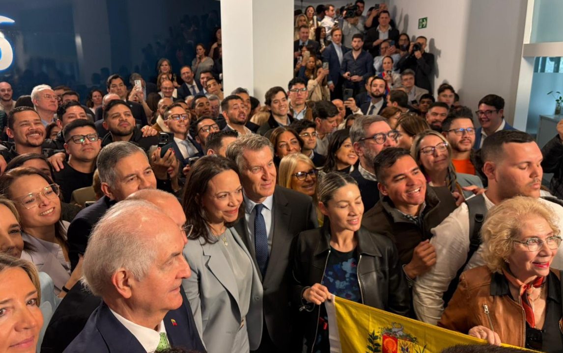 «Valiente»: El firme elogio de Alberto Núñez Feijóo a María Corina Machado en su encuentro en Madrid