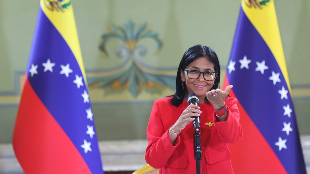 ¡ROBO MILLONARIO! Delcy Rodríguez se robo 3.000 millones de dólares, estafó a Trump y a los Venezolanos