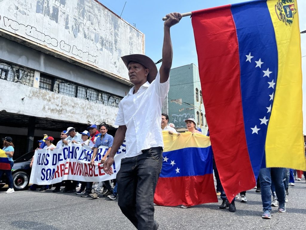 Salarios congelados y bonos devaluados: Trabajadores seguirán en las calles