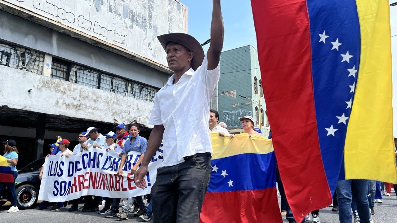 Salarios congelados y bonos devaluados: Trabajadores seguirán en las calles