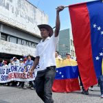 Salarios congelados y bonos devaluados: Trabajadores seguirán en las calles