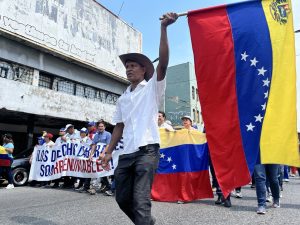 Salarios congelados y bonos devaluados: Trabajadores seguirán en las calles