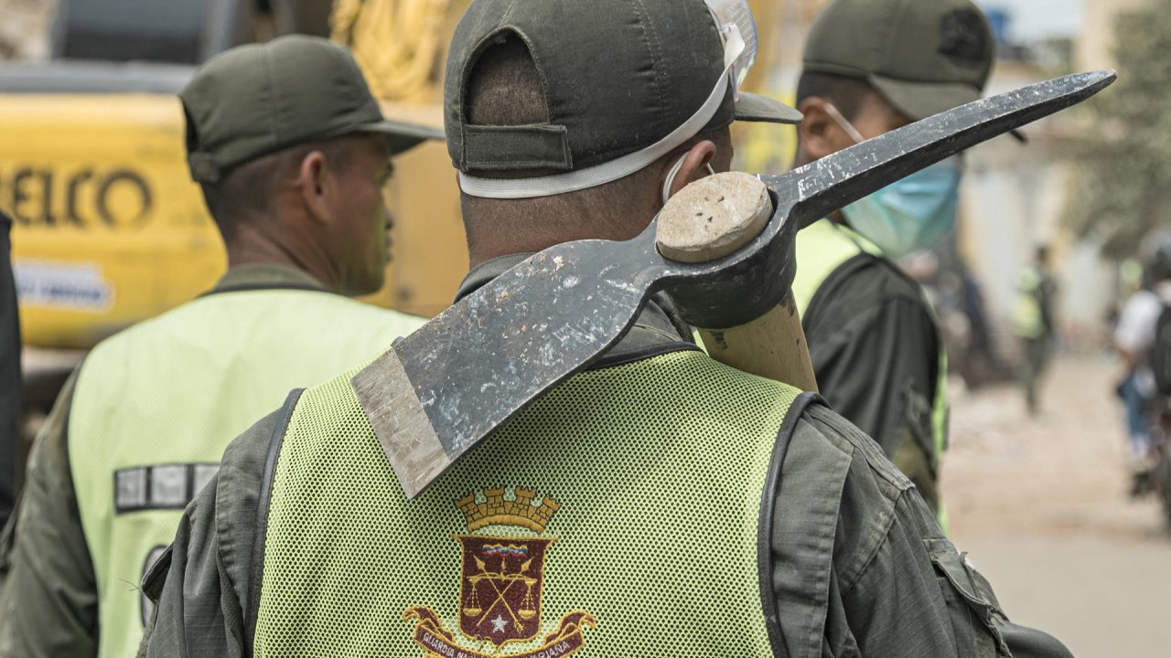 El descaro: denuncian saqueo de electrodomésticos por parte de efectivos de la GNB en La Guaira