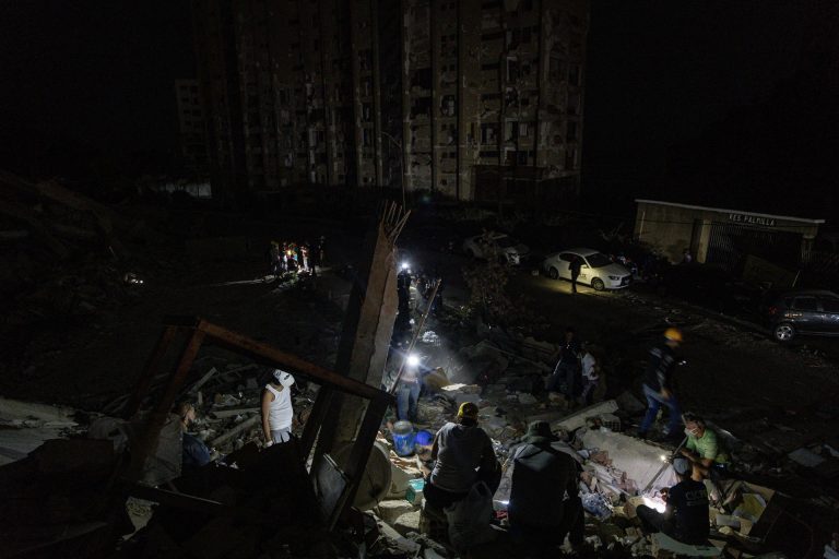 Un operativo de rescate de casi 23 horas aviva la esperanza en Venezuela